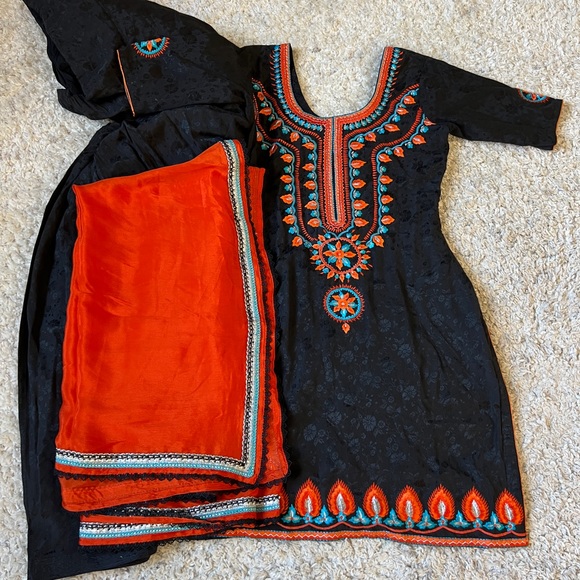 Punjabi/Indian/ Pakistani Salwar Kameez, Lehenga Choli, Pant Suit, Anarkali - Picture 4 of 9